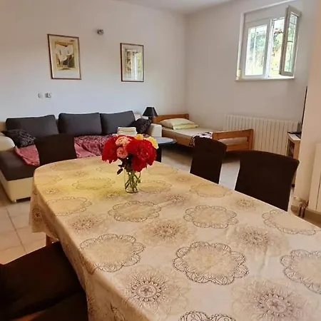 Lu-ka 2 Apartman *